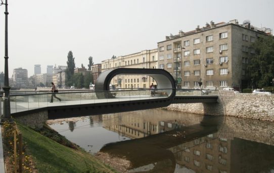 (Čeština) 100 veřejných prostorů: od malých čtvrtí až po velké městské parky
