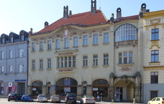 (Čeština) Okresní dům, Hradec Králové