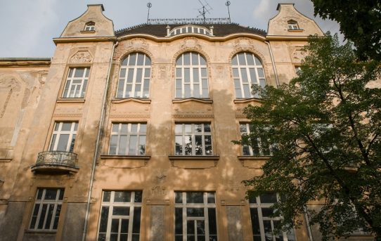 (Čeština) Praha 10 zahájila opravu nevyužívané školy na Strašnické za 312,8 mil. Kč