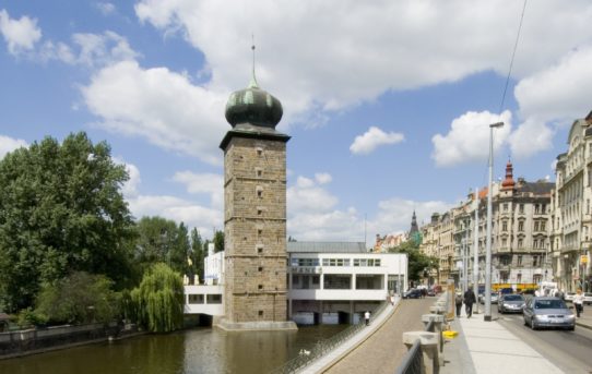 100 let československé a pražské architektury v Mánesu