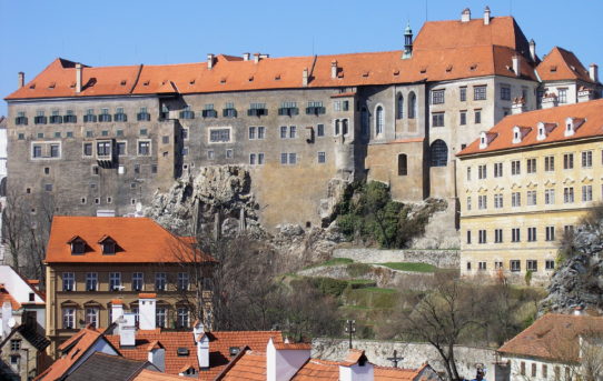 (Čeština) Přednáška - Restaurování architektury. Na příkladu obnovy průčelí zámku Českého Krumlov