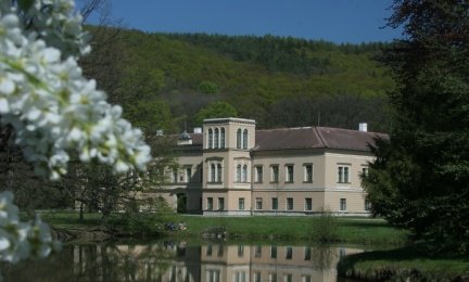 (Čeština) Zámecký areál Čechy pod Kosířem/video - Cena Opera Historica Ministerstva pro místní rozvoj ČR