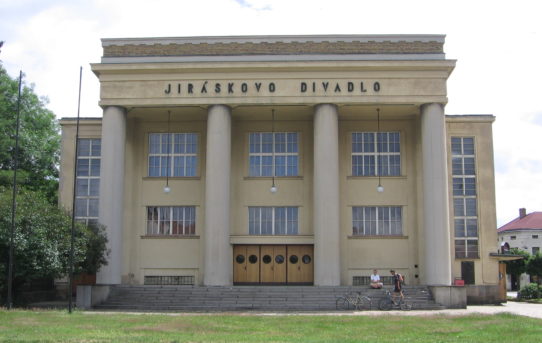 Jiráskovo divadlo, Hronov