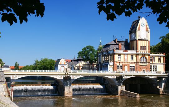 (Čeština) Jez a vodní elektrárna Hučák, Hradec Králové