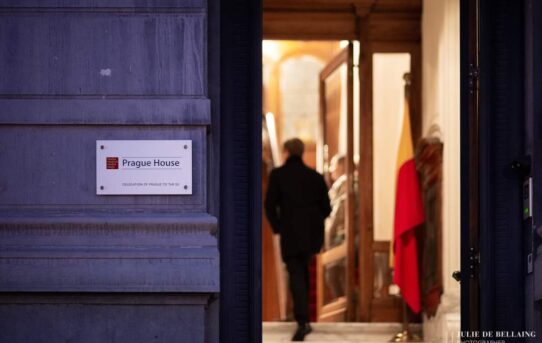 (Čeština) Přednáška Česká moderní architektura v evropském kontextu