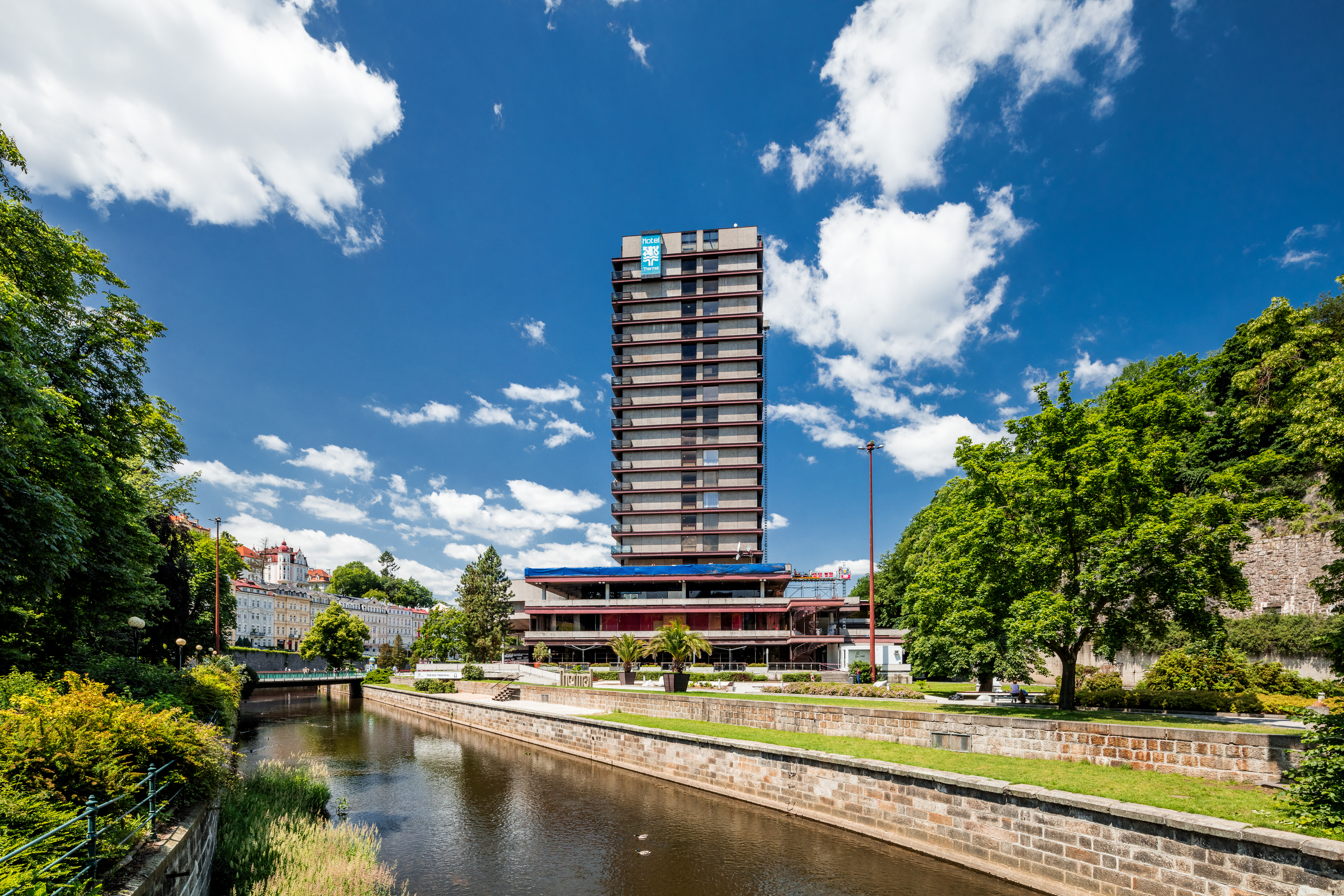 (Čeština) Karlovarský kraj - Česká moderní architektura